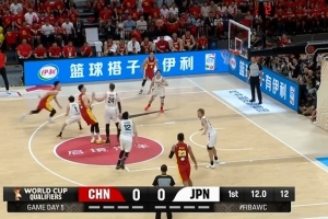 探囊取物！胡金秋罚球线接球 中投命中先拔头筹