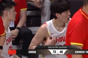郭艾伦：杨瀚森真学到约基奇的传球了？杨健：人家空切的可是穆雷