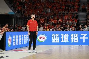 记者：接下来希望日本能击败韩国 这样中国男篮相互战绩更有利些