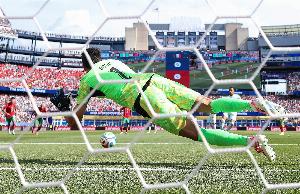 12码前的一堵墙，布努世界杯9次面对点球只让对手打进2个