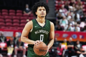 高后卫挺稳！10号秀伯里斯15中6拿到18分3篮3助0失误